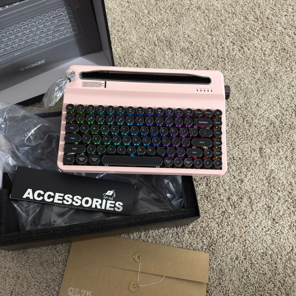 YUNZII QL75 Wireless Typewriter Hot Swap Retro Mechanical Keyboard.